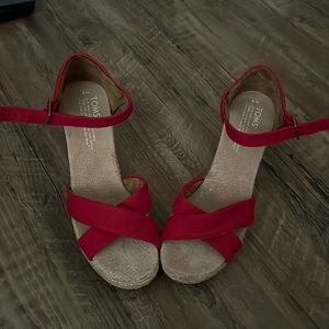 Tom’s red wedges